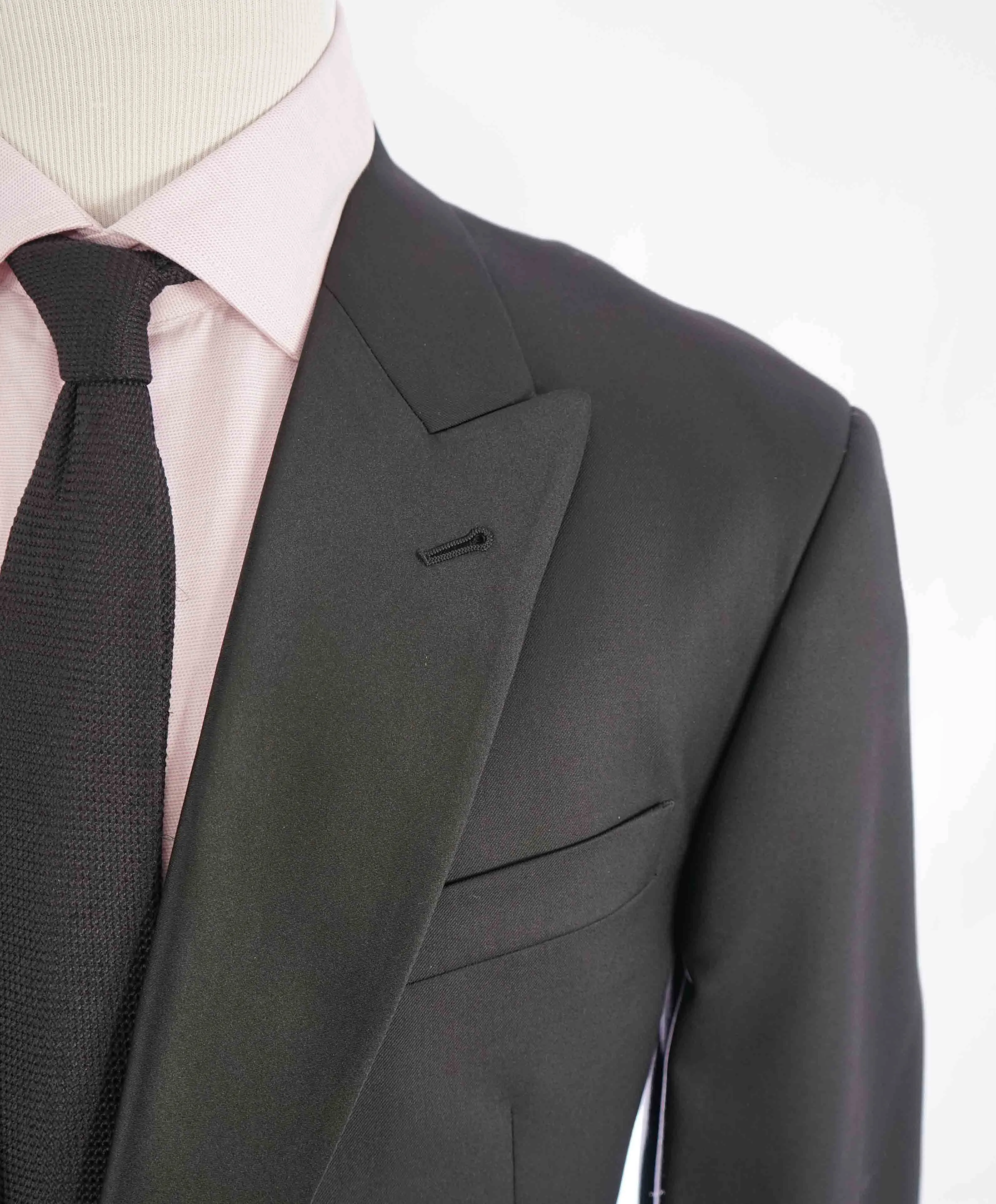 $3,995 GIORGIO ARMANI - "SOFT" Black SILK LINED 160's Peak Lapel Tuxedo - 50L