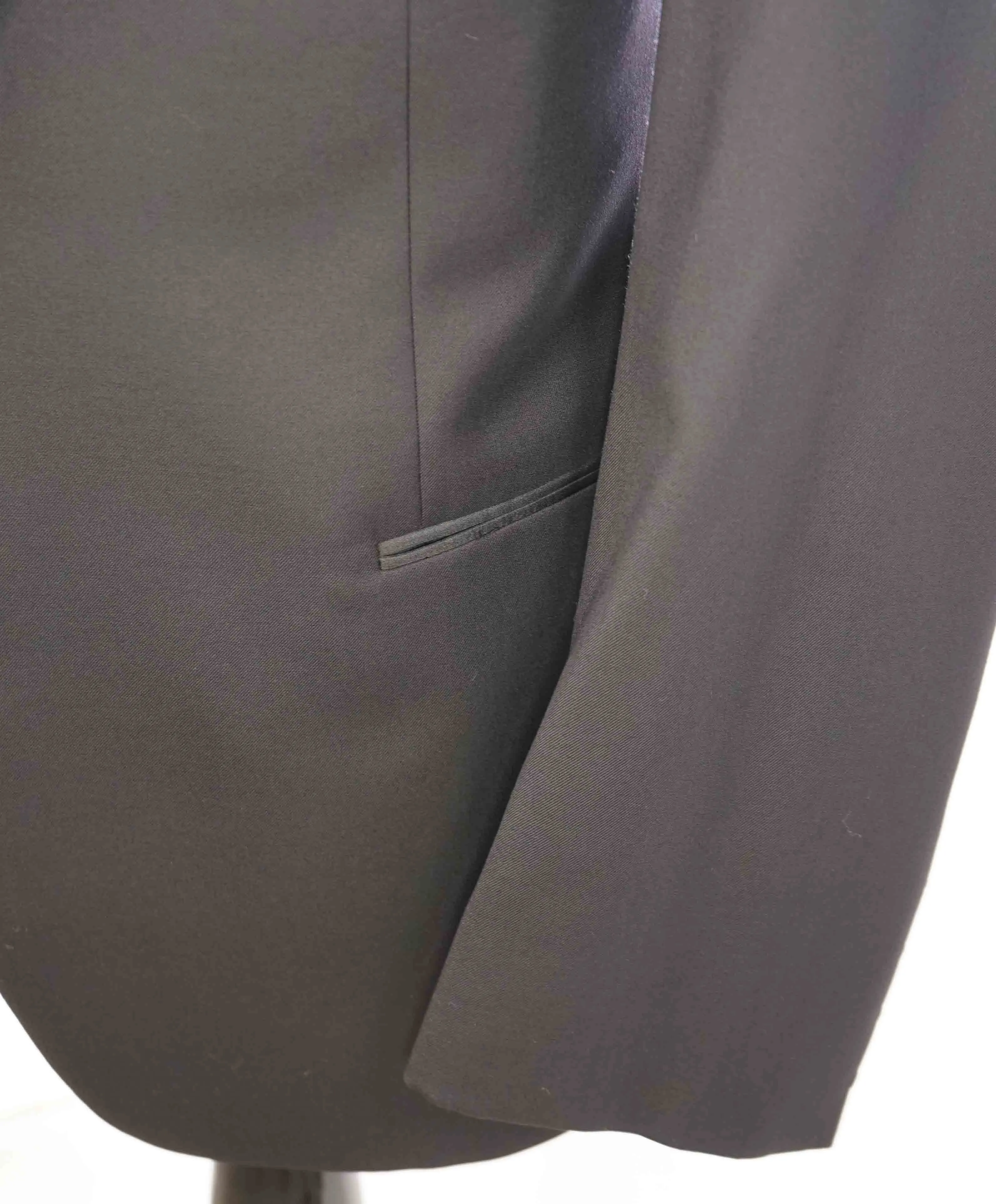 $3,995 GIORGIO ARMANI - "SOFT" Black SILK LINED 160's Peak Lapel Tuxedo - 50L