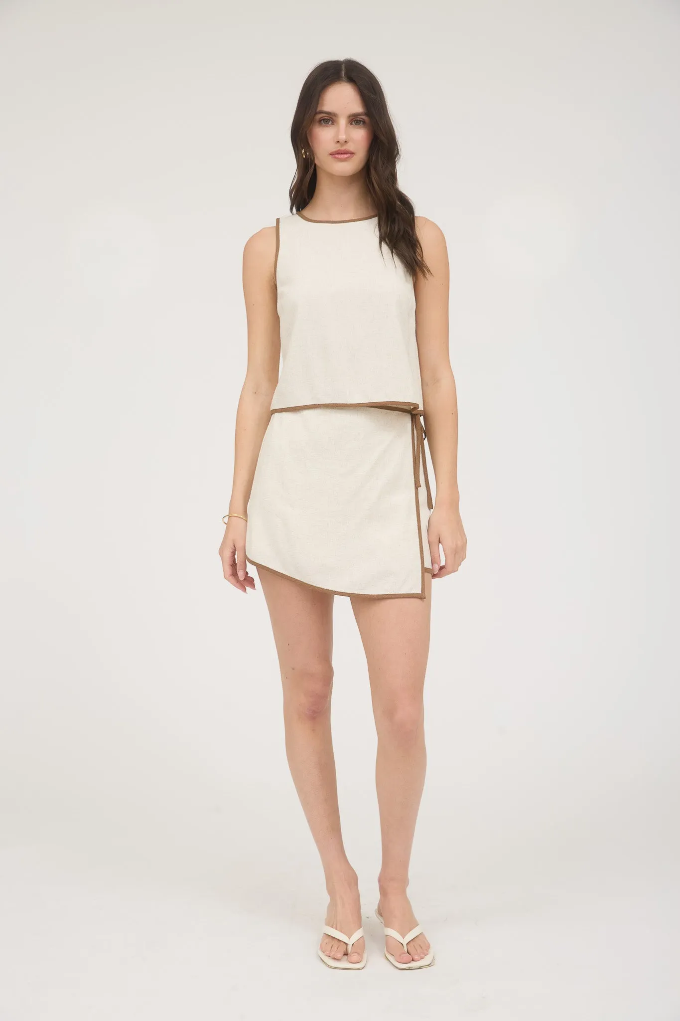 CONTRAST TRIM WRAP LINEN MINI SKORT