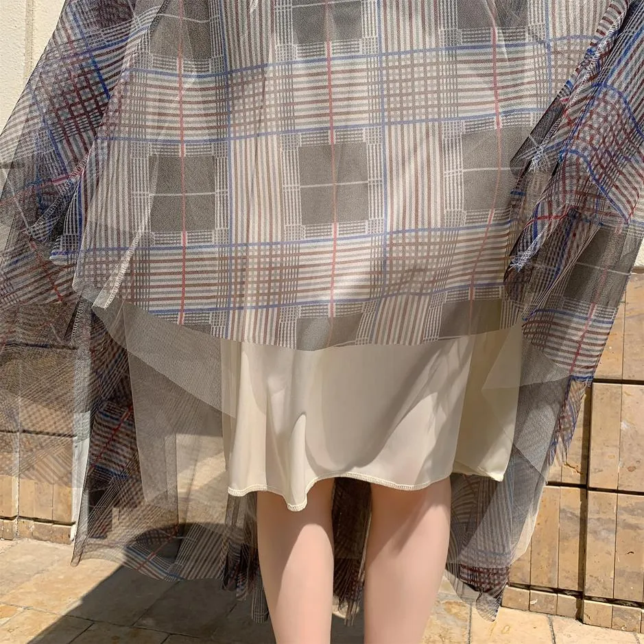 Flattering Slinky Skirt with Versatile Checkered Pattern