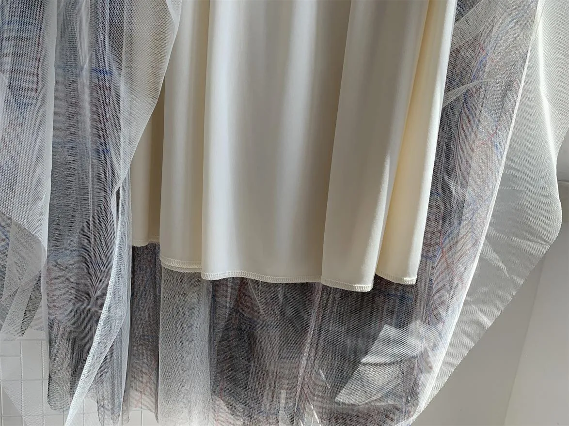 Flattering Slinky Skirt with Versatile Checkered Pattern