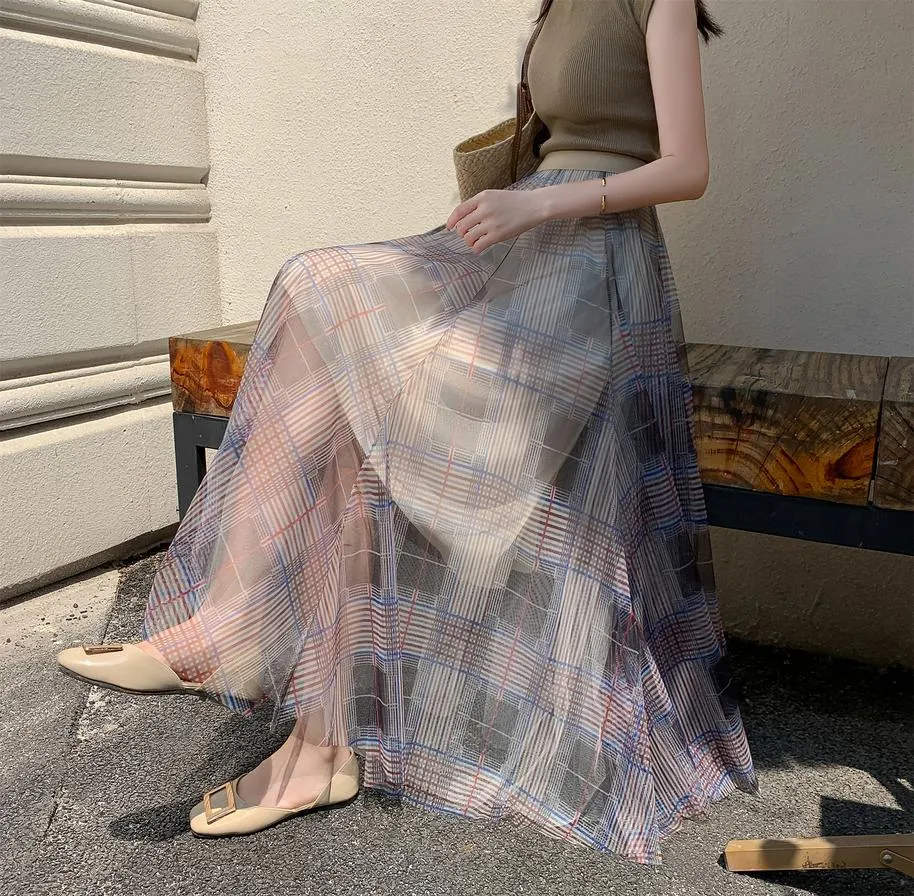 Flattering Slinky Skirt with Versatile Checkered Pattern