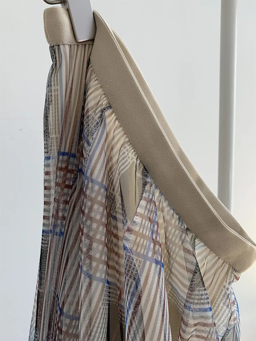 Flattering Slinky Skirt with Versatile Checkered Pattern