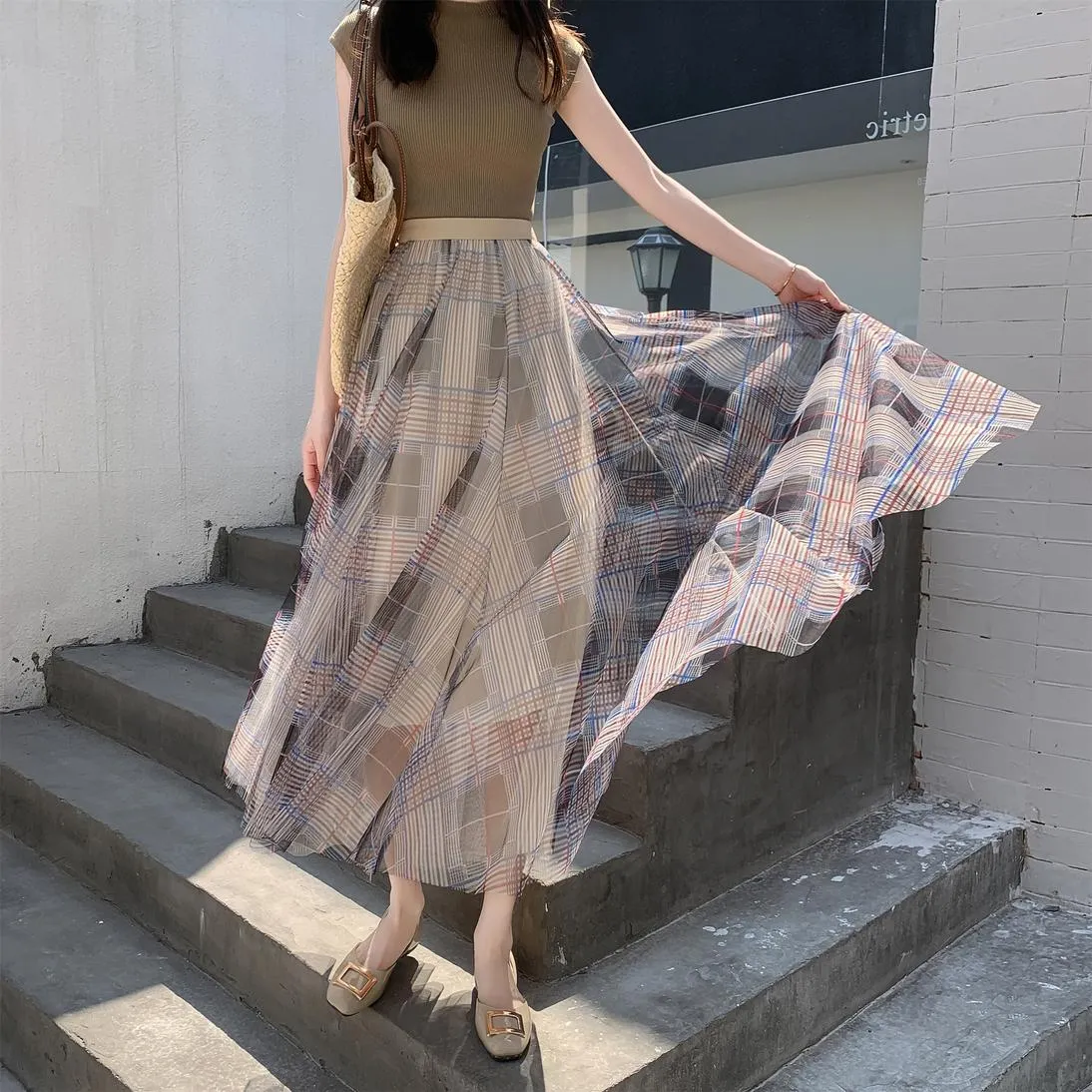 Flattering Slinky Skirt with Versatile Checkered Pattern