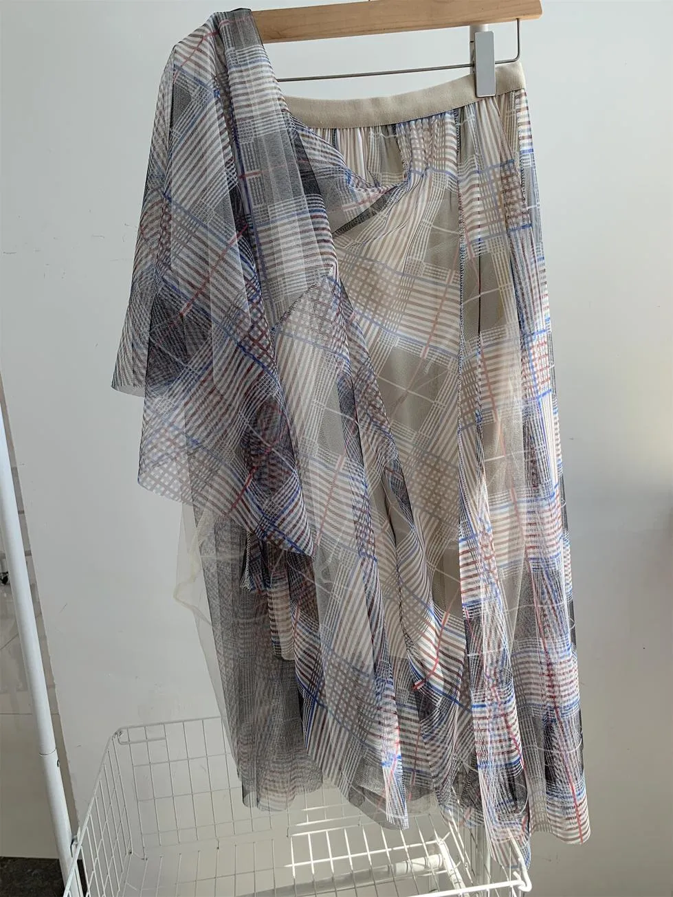 Flattering Slinky Skirt with Versatile Checkered Pattern