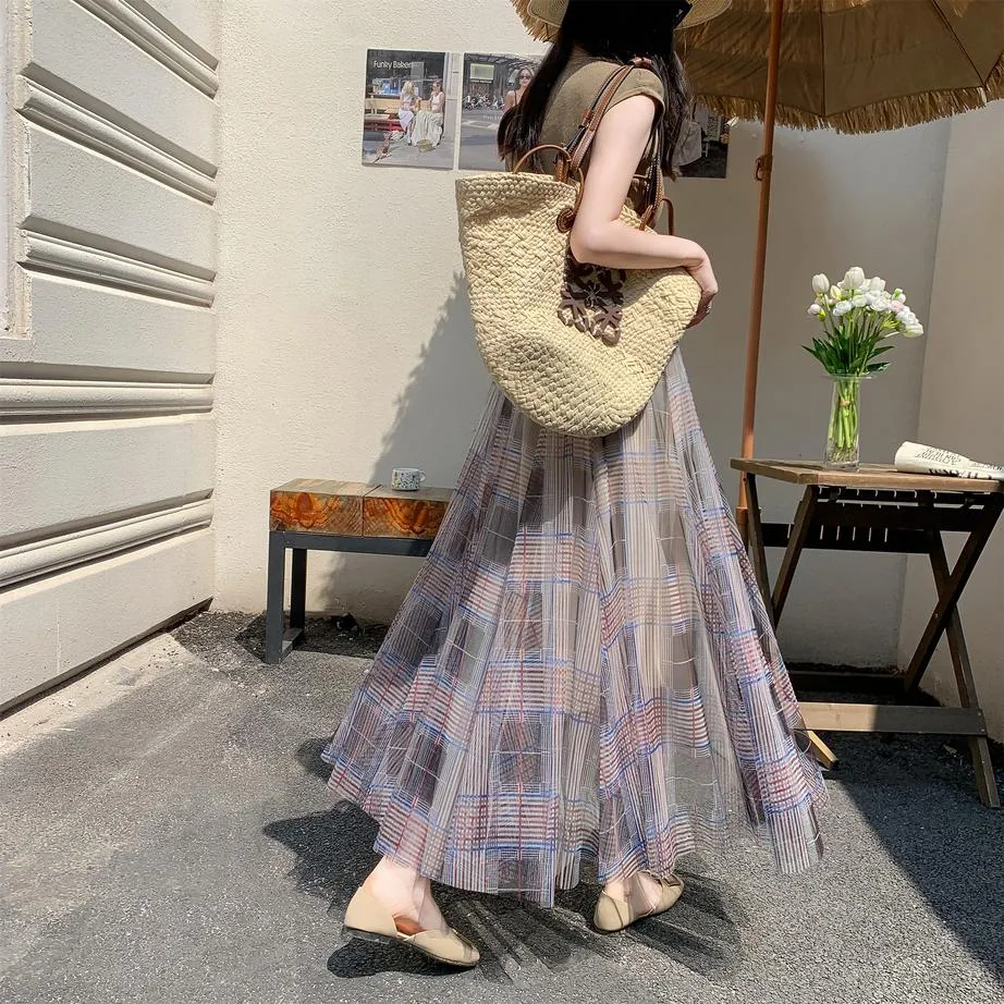 Flattering Slinky Skirt with Versatile Checkered Pattern