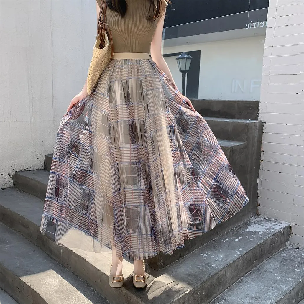 Flattering Slinky Skirt with Versatile Checkered Pattern