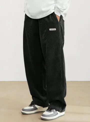 Men's corduroy trousers with pockets - Brown