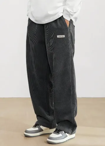 Men's corduroy trousers with pockets - Brown