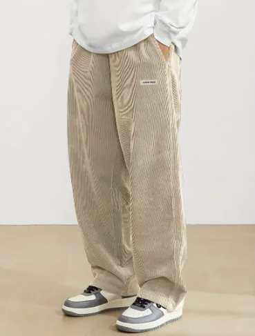 Men's corduroy trousers with pockets - Brown