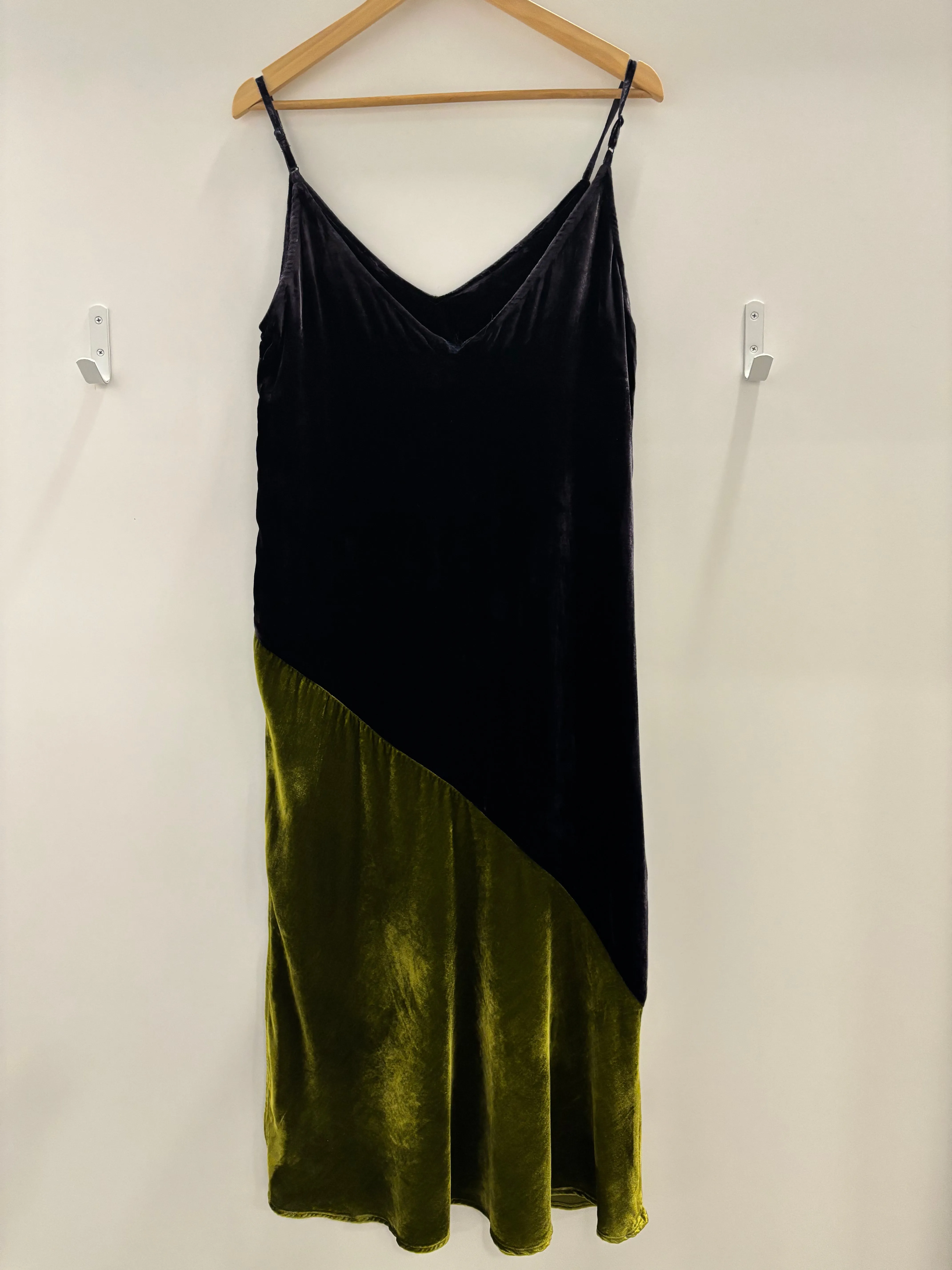 MISFIT ITEM - The Engy Velvet Dress by FRNCH // Size L