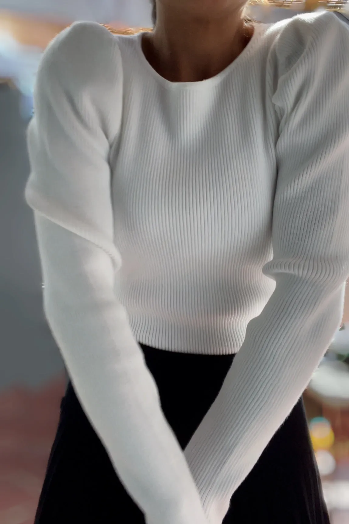 MM PUFFED SLEEVE RIBBED TOP.