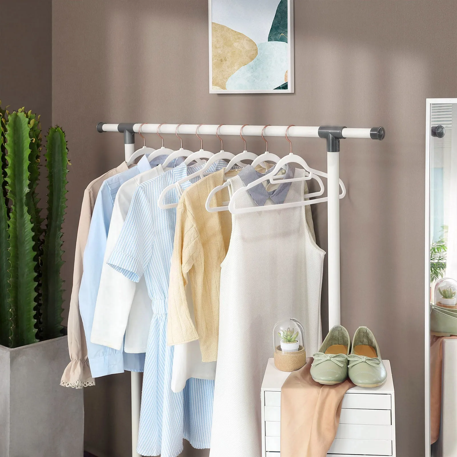 Rootz Velvet Hangers 30 Pack - Clothes Hangers - Space Savers - Double Closet Space - 45cm x 0.6cm x 23.5cm