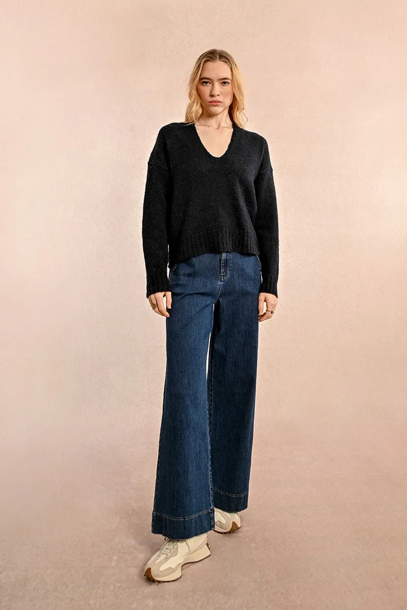 V-NECK SWEATER