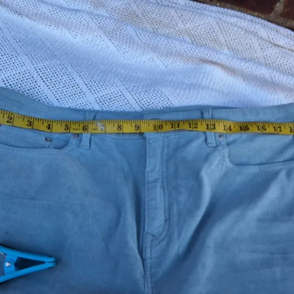 Vineyard Vines aqua Corduroy kick Flare Jeans 33