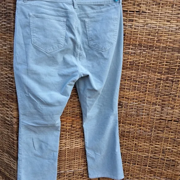 Vineyard Vines aqua Corduroy kick Flare Jeans 33