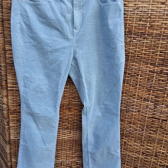 Vineyard Vines aqua Corduroy kick Flare Jeans 33