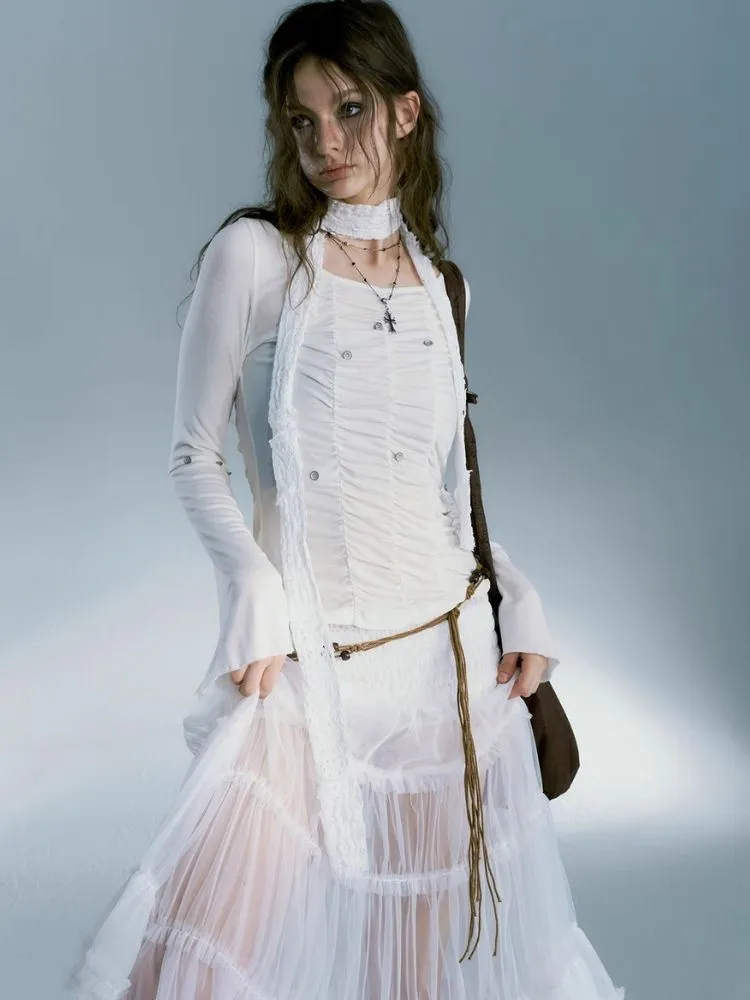 white bell sleeve inner bottoming shirt