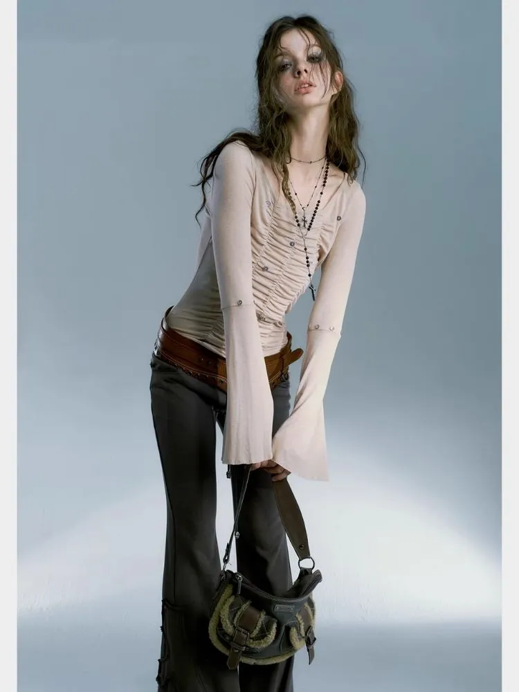 white bell sleeve inner bottoming shirt