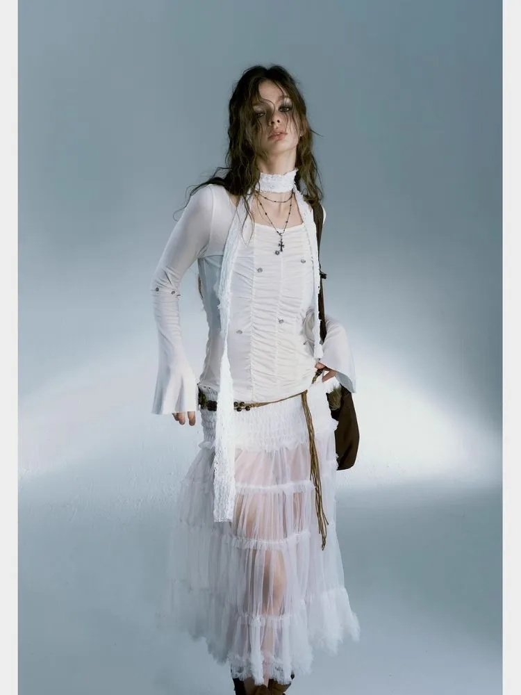 white bell sleeve inner bottoming shirt