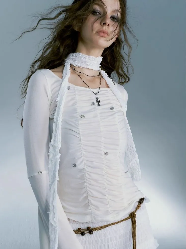 white bell sleeve inner bottoming shirt