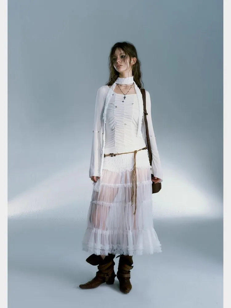 white bell sleeve inner bottoming shirt