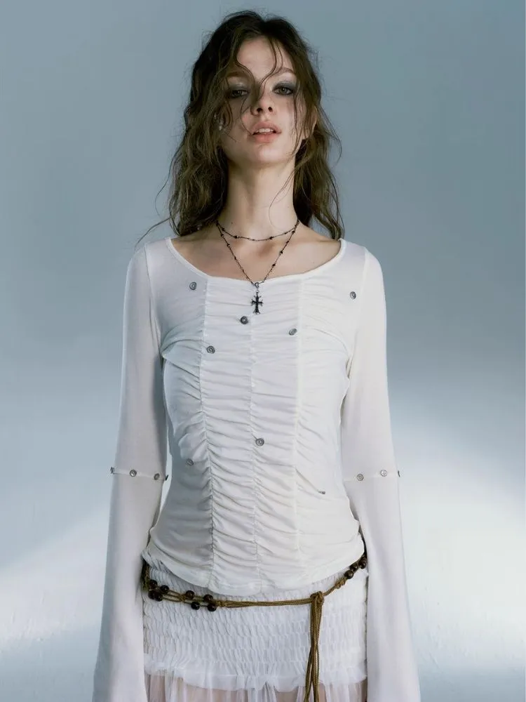 white bell sleeve inner bottoming shirt