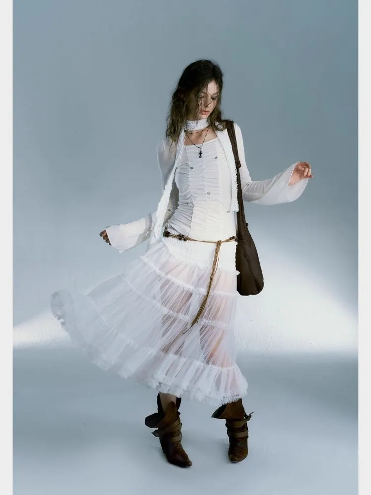 white bell sleeve inner bottoming shirt