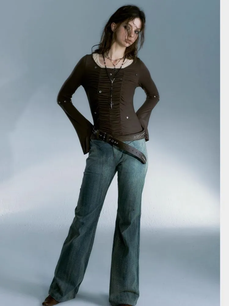 white bell sleeve inner bottoming shirt