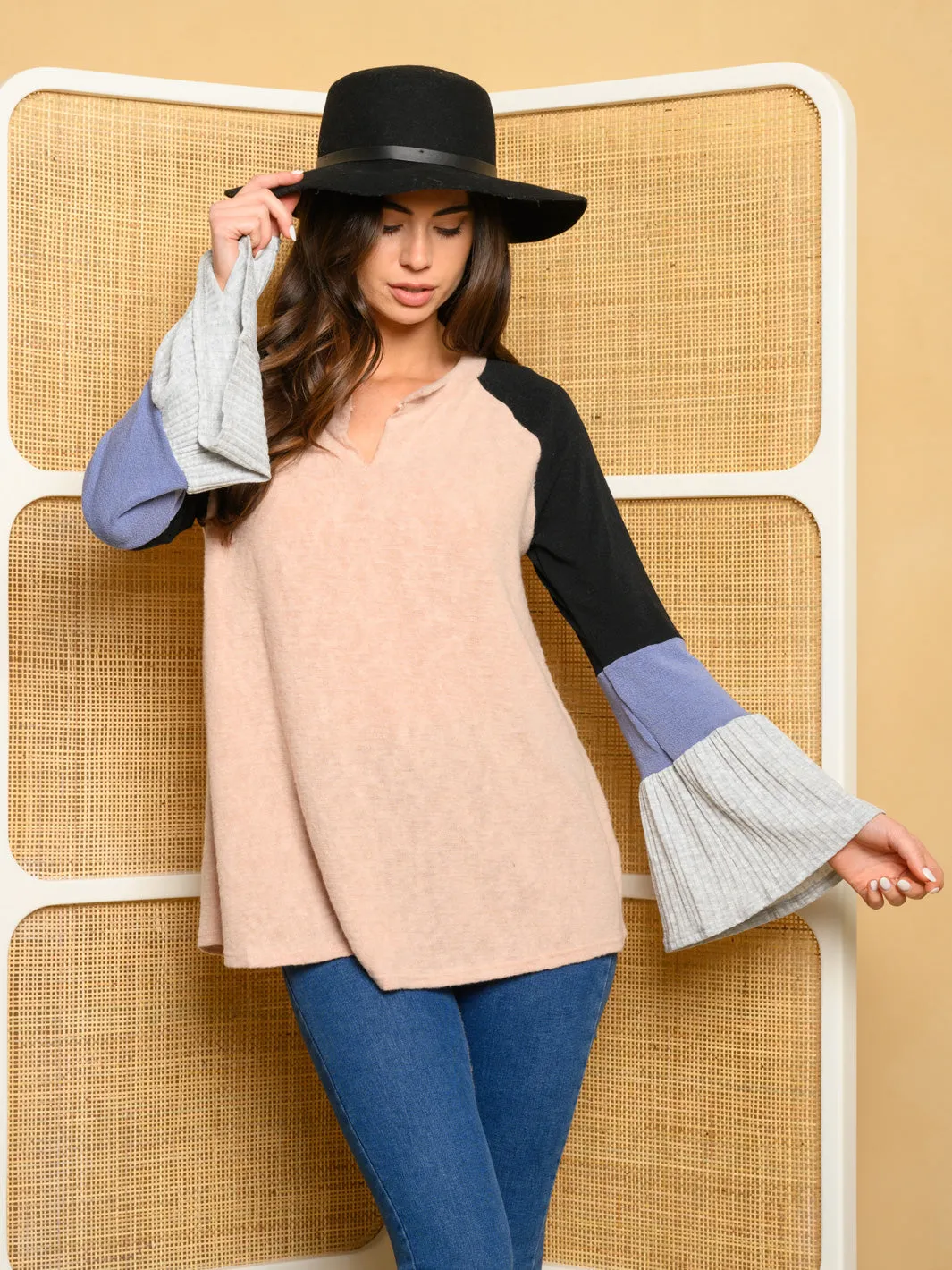 WOMEN'S LONG BELL SLEEVE V-NECK COLOR BLOCK TOP