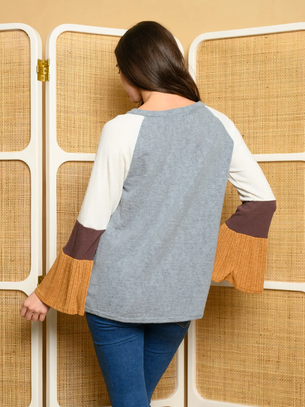 WOMEN'S LONG BELL SLEEVE V-NECK COLOR BLOCK TOP