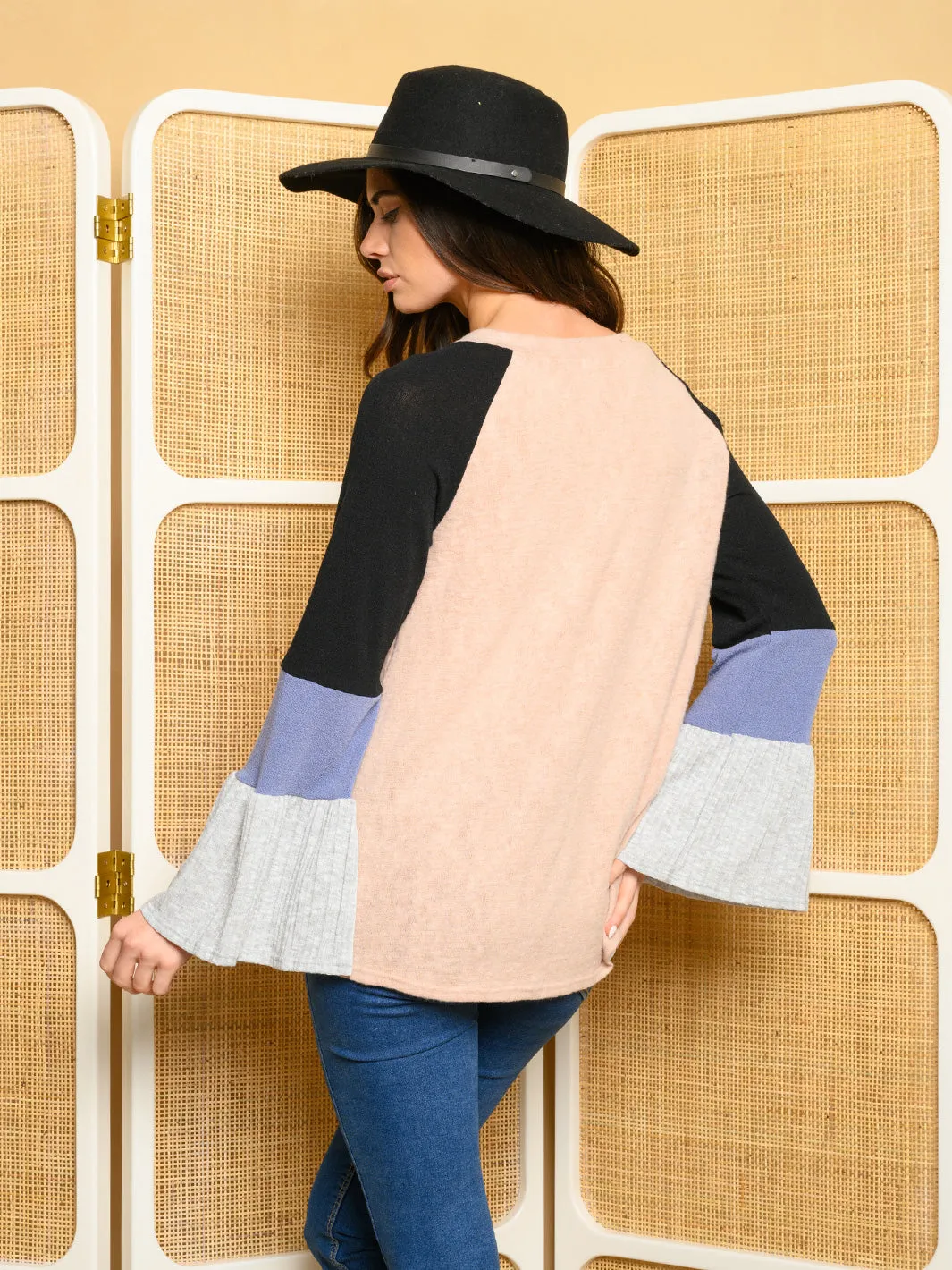 WOMEN'S LONG BELL SLEEVE V-NECK COLOR BLOCK TOP